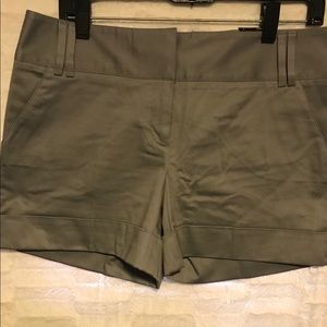NWT Express gray cuffed shorts w/back flap pockets